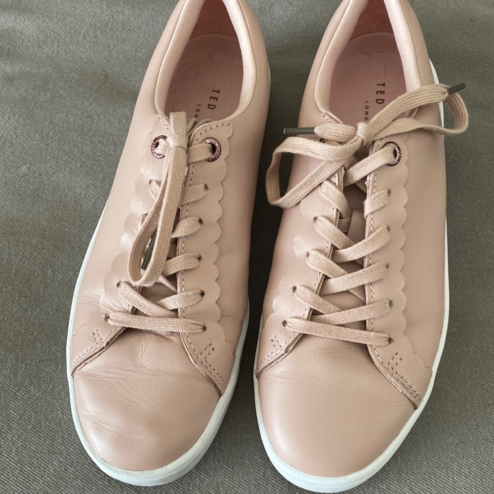 Ted Baker Tellys nude pink sneakers/shoes in good preloved condition USA size 7.